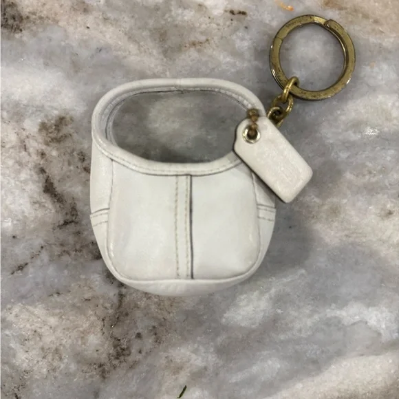 Rare EUC Coach Ergo bone white keychain with hangtag - Picture 7 of 7
